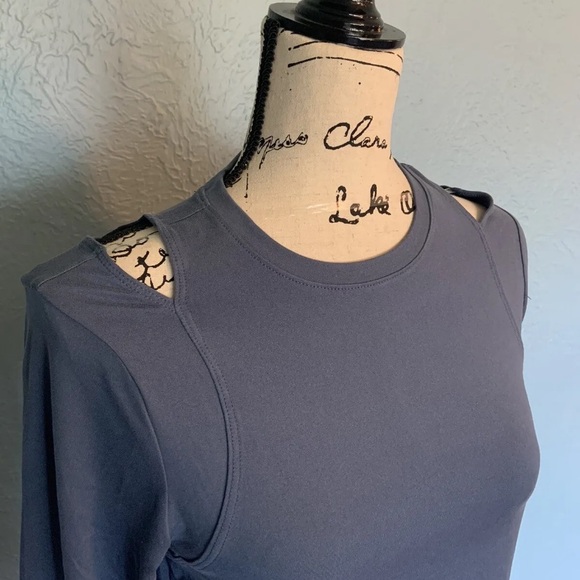 Tight Fit Sporty Cold Shoulder Crop Top - Picture 2 of 6